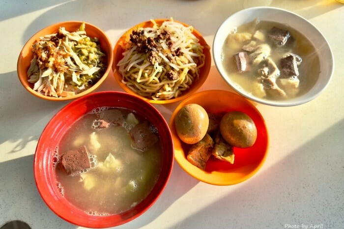 台中市西區吳記牛肉麵-店家自己做的紅麴口味牛肉