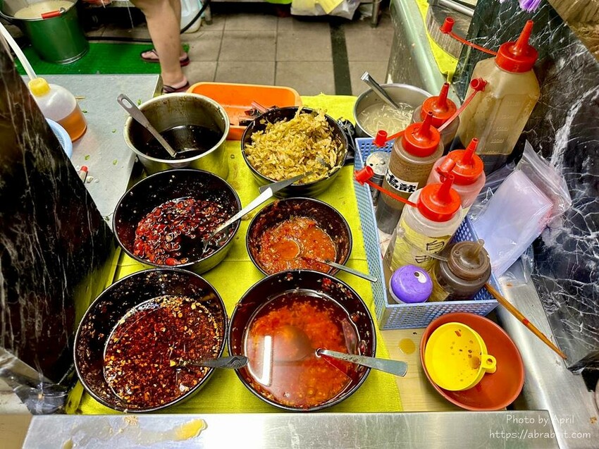 台中市西區吳記牛肉麵-店家自己做的紅麴口味牛肉