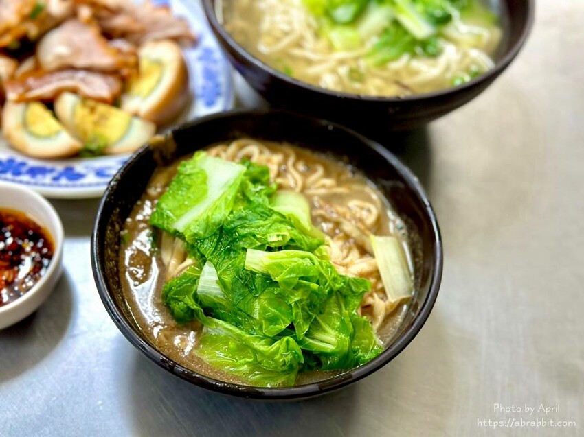 台中市西區吳記牛肉麵-店家自己做的紅麴口味牛肉