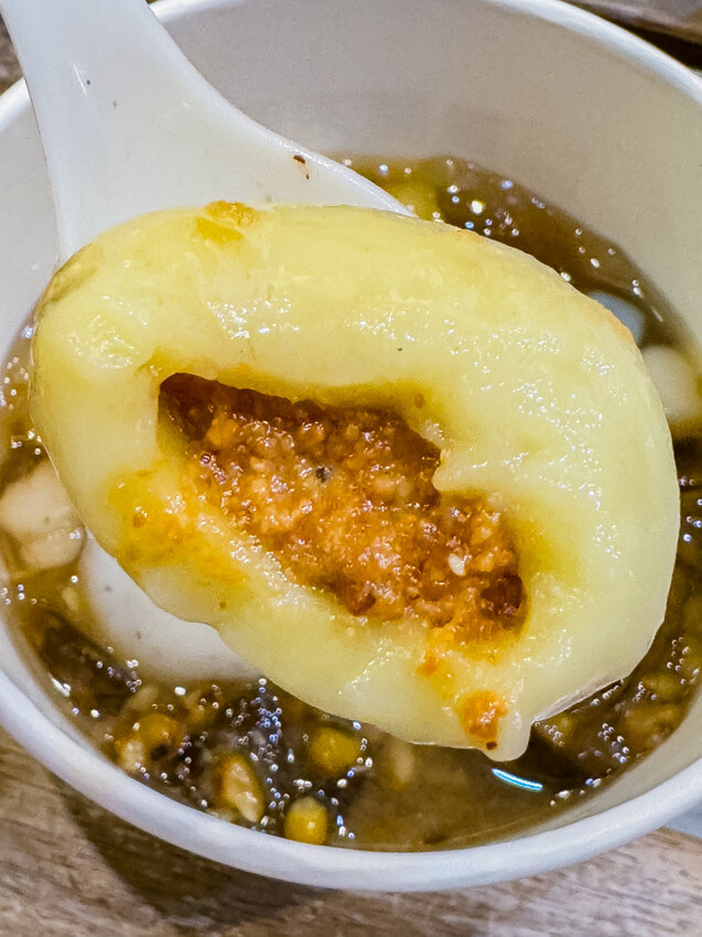 高雄市鼓山區高雄美食 – 彎腰湯圓 x 品嚐台灣傳統美食！好吃鍋燒麵與湯圓冰