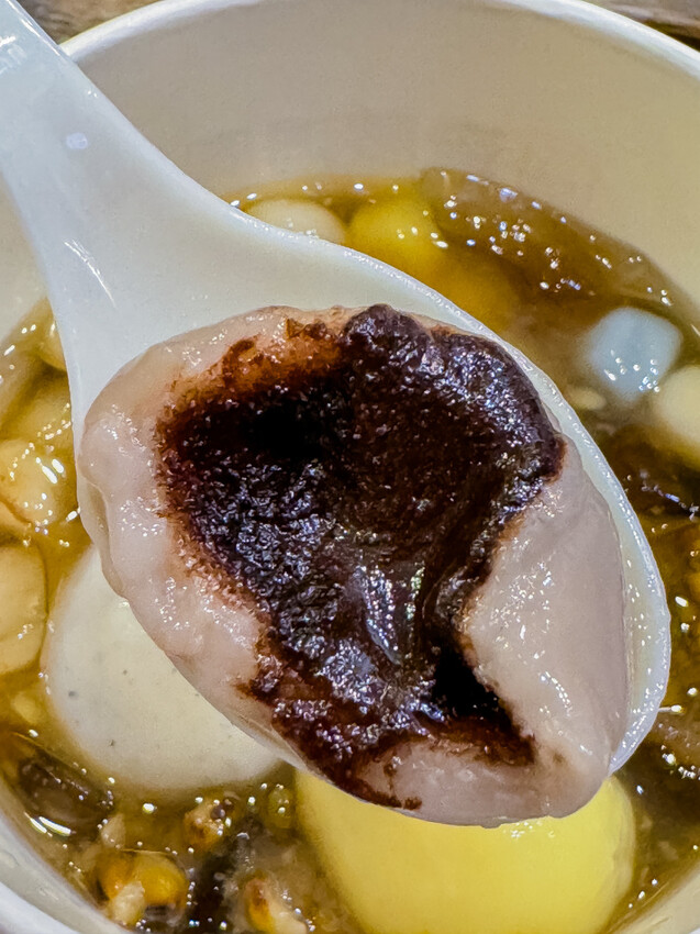 高雄市鼓山區高雄美食 – 彎腰湯圓 x 品嚐台灣傳統美食！好吃鍋燒麵與湯圓冰