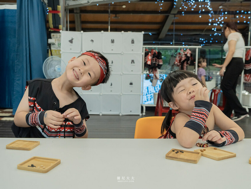 新竹縣竹東鎮新竹親子餐廳》新開幕!兒童球池、紋面、泰雅族服裝換裝、原住民舞台演出_原風325親子主題餐廳