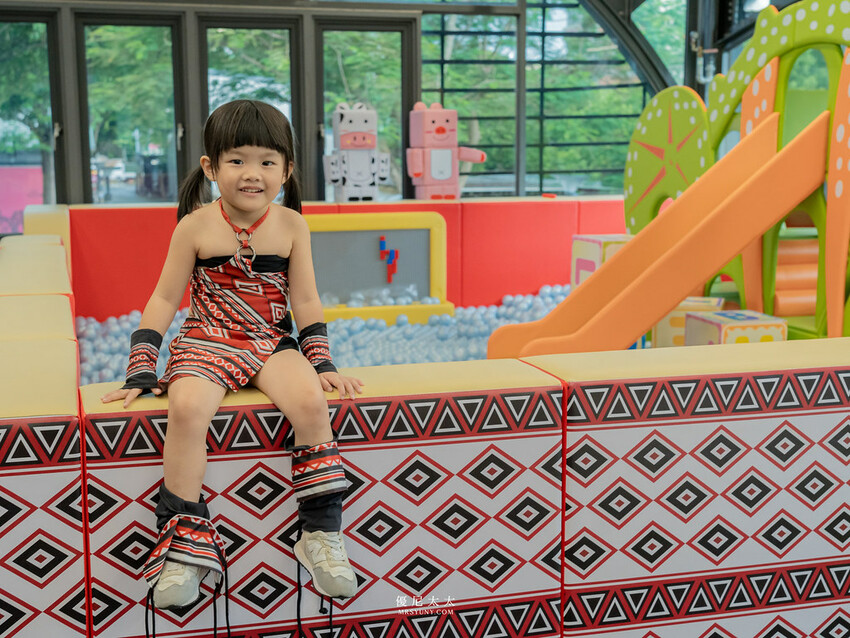 新竹縣竹東鎮新竹親子餐廳》新開幕!兒童球池、紋面、泰雅族服裝換裝、原住民舞台演出_原風325親子主題餐廳