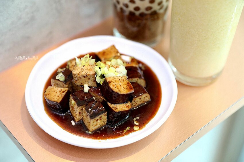 台中市潭子區新鮮現泡台灣高山茶 清爽回甘好滋味！超人氣質感飲料店 招牌必點琥珀胚芽奶茶 辦公室下午茶首選｜羽翁制茶(