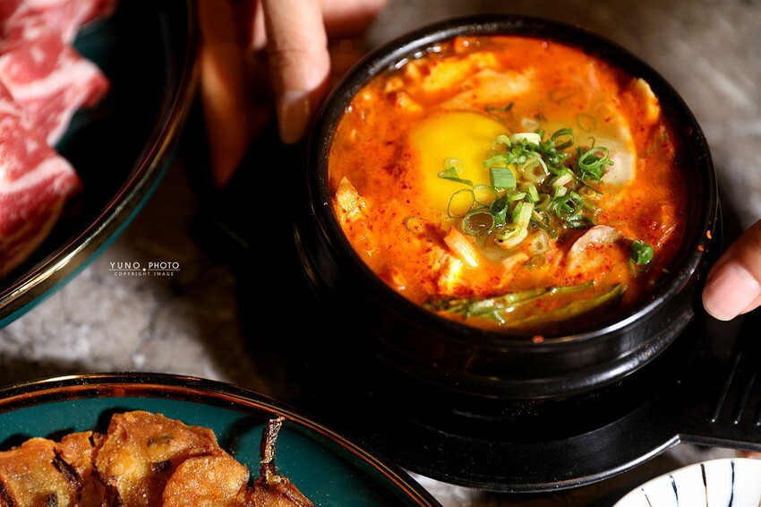 台中市西屯區韓式烤肉控看過來！多種小菜無限續 搭配道地韓式料理超享受｜燒肉春山(台中韓式燒肉推薦)