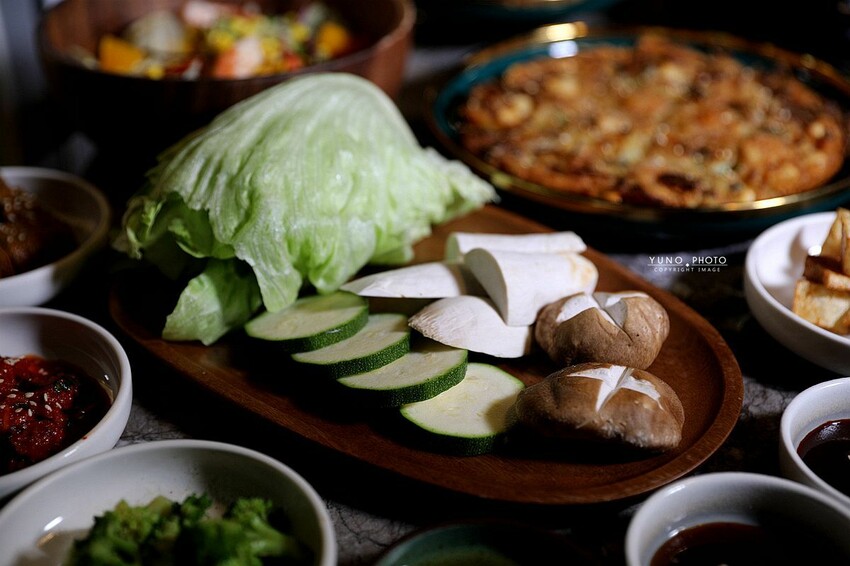 台中市西屯區韓式烤肉控看過來！多種小菜無限續 搭配道地韓式料理超享受｜燒肉春山(台中韓式燒肉推薦)