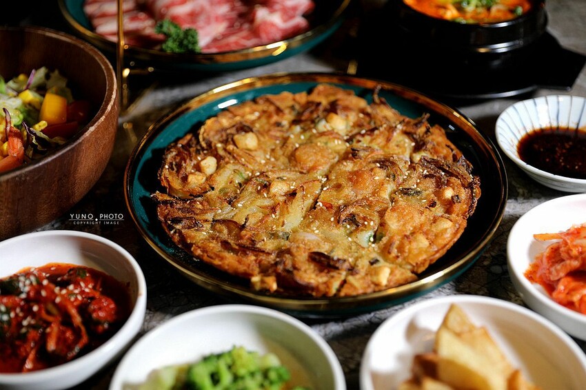 台中市西屯區韓式烤肉控看過來！多種小菜無限續 搭配道地韓式料理超享受｜燒肉春山(台中韓式燒肉推薦)