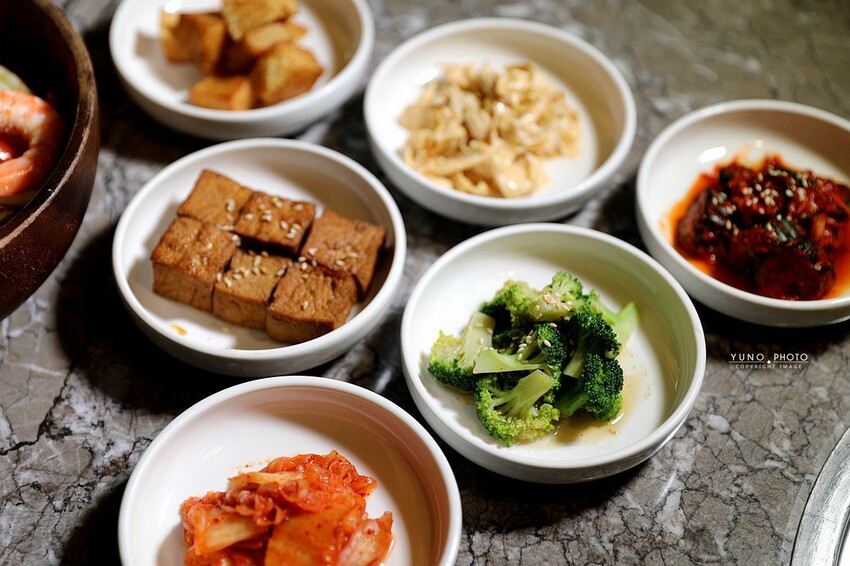 台中市西屯區韓式烤肉控看過來！多種小菜無限續 搭配道地韓式料理超享受｜燒肉春山(台中韓式燒肉推薦)
