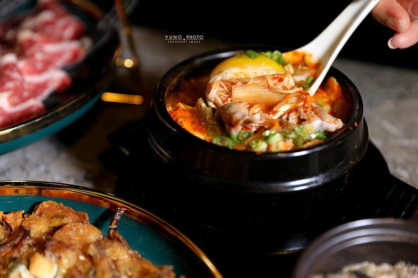 台中市西屯區韓式烤肉控看過來！多種小菜無限續 搭配道地韓式料理超享受｜燒肉春山(台中韓式燒肉推薦)