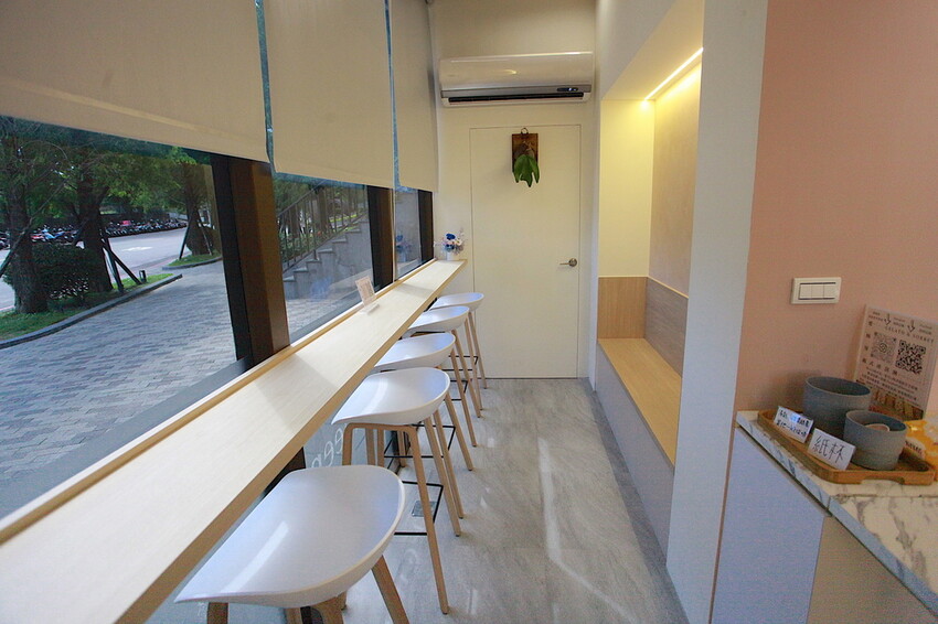 高雄市左營區吃。高雄美食|左營區。「愛絲葵義式冰淇淋 icy queen」新店報報!!!!!超佛心一大球義式手工冰淇淋只要60元