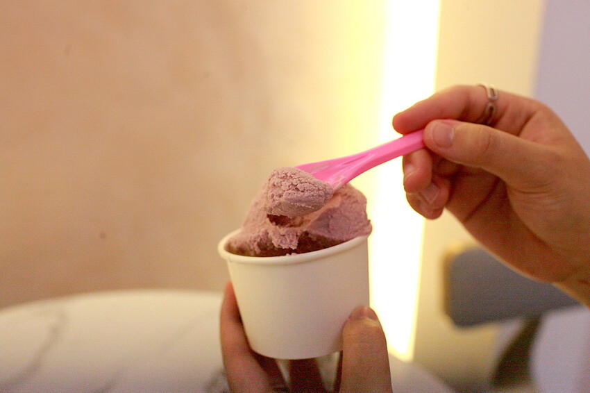 高雄市左營區吃。高雄美食|左營區。「愛絲葵義式冰淇淋 icy queen」新店報報!!!!!超佛心一大球義式手工冰淇淋只要60元