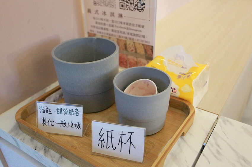 高雄市左營區吃。高雄美食|左營區。「愛絲葵義式冰淇淋 icy queen」新店報報!!!!!超佛心一大球義式手工冰淇淋只要60元