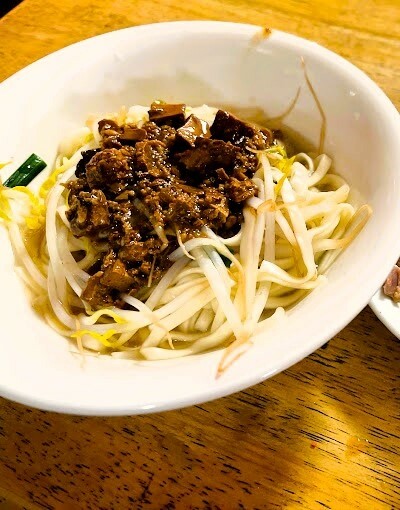 [台北小吃]內湖區文德站「民生小吃」不起眼的麵店卻有著簡單的