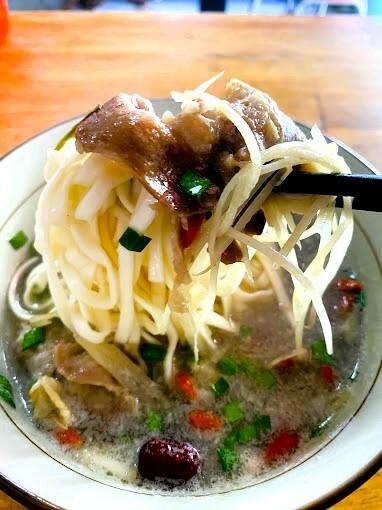 [台北小吃內湖區文德站「民生小吃」不起眼的麵店卻有著簡單的好