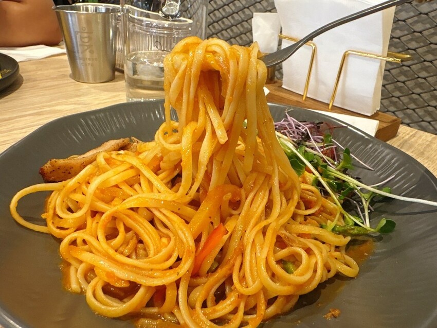 必訪中壢親子咖啡廳Degrees° café 度°，台式漢堡與歐姆蛋捲大推！