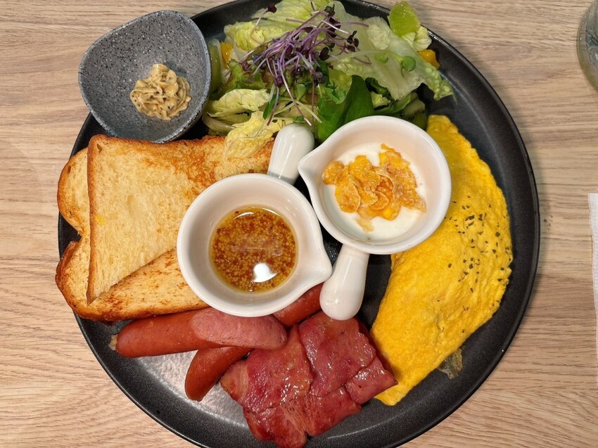 必訪中壢親子咖啡廳Degrees° café 度°，台式漢堡與歐姆蛋捲大推！