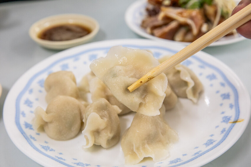 台北市中山區水餃之家｜一天只賣三個半小時！藏身巷弄五十年歷史老牌水餃店