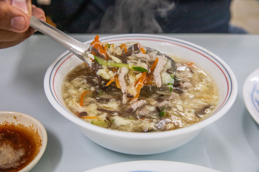 台北市中山區水餃之家｜一天只賣三個半小時！藏身巷弄五十年歷史老牌水餃店