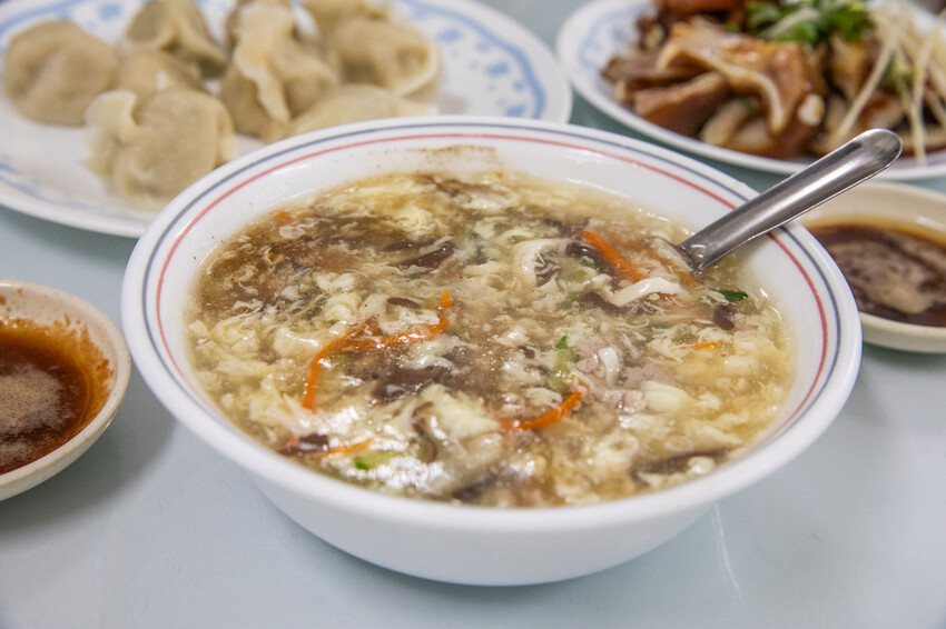 台北市中山區水餃之家｜一天只賣三個半小時！藏身巷弄五十年歷史老牌水餃店