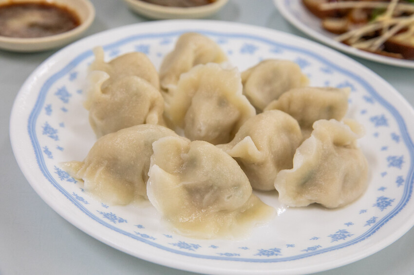 台北市中山區水餃之家｜一天只賣三個半小時！藏身巷弄五十年歷史老牌水餃店