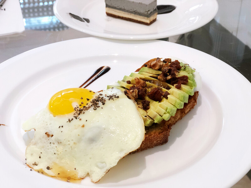 Koshi Café 內湖質感咖啡廳 最好吃的甜點咖啡廳  好喝的開心果拿鐵 – Maji食尚旅圖