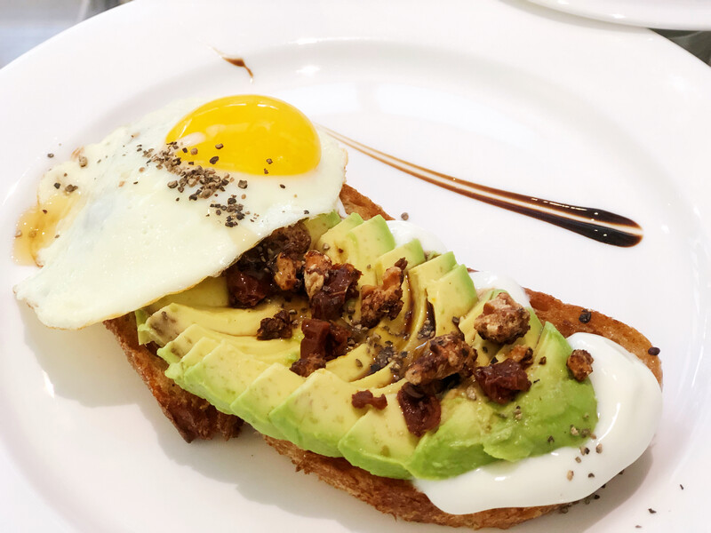 Koshi Café 內湖質感咖啡廳 最好吃的甜點咖啡廳  好喝的開心果拿鐵 – Maji食尚旅圖