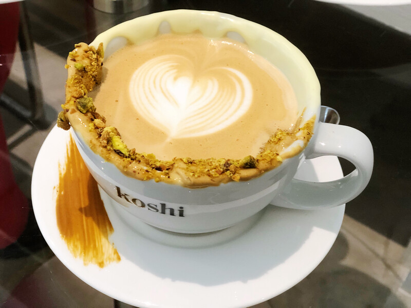 Koshi Café 內湖質感咖啡廳 最好吃的甜點咖啡廳  好喝的開心果拿鐵 – Maji食尚旅圖