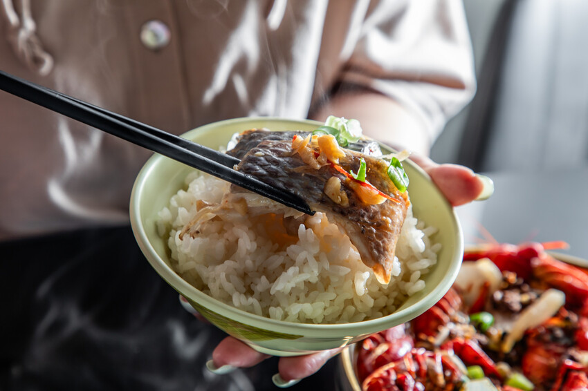 桃園市桃園區魚見你水煮魚中正店｜麻辣鮮香肉質鮮嫩！鄉民私藏不說超大尾麻辣水煮烤魚