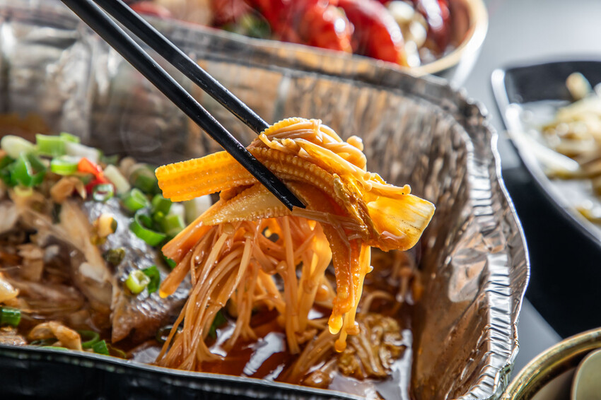 桃園市桃園區魚見你水煮魚中正店｜麻辣鮮香肉質鮮嫩！鄉民私藏不說超大尾麻辣水煮烤魚