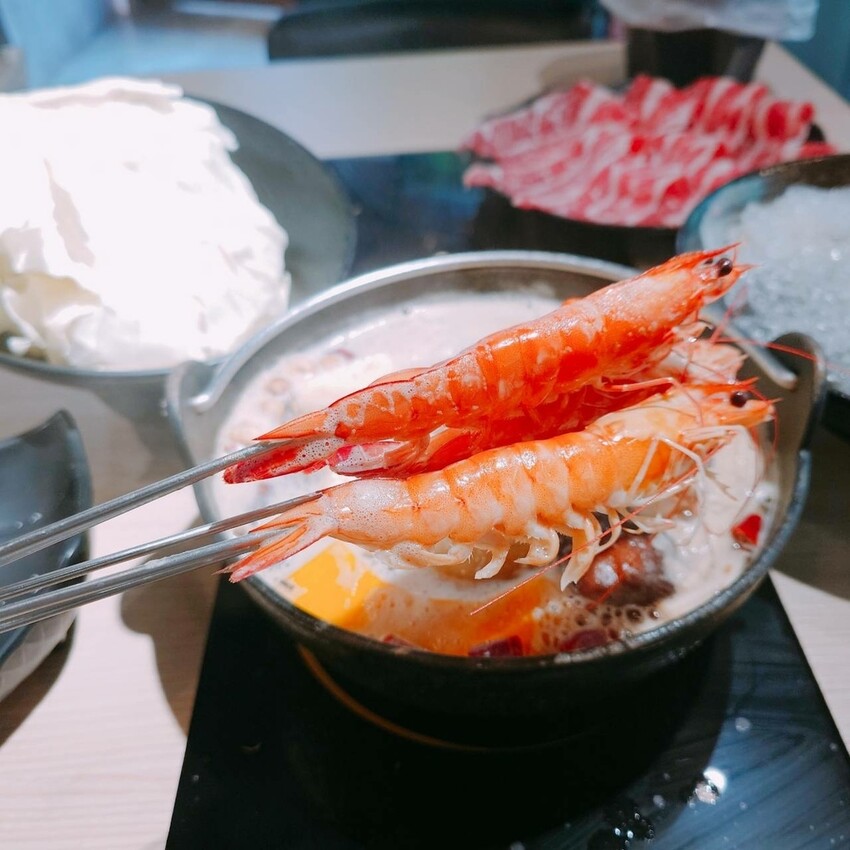 新北市中和區吃火鍋還能看水母！海牧水產鍋物四號公園店探險。