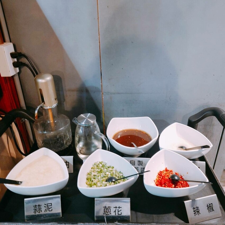 新北市中和區吃火鍋還能看水母！海牧水產鍋物四號公園店探險。