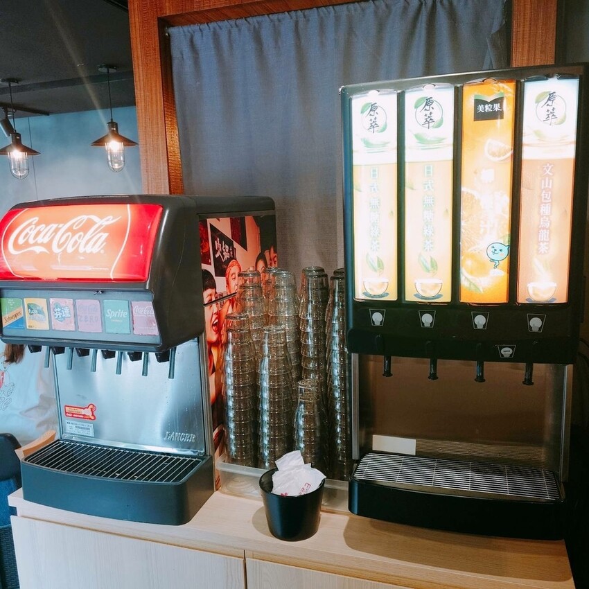 新北市中和區吃火鍋還能看水母！海牧水產鍋物四號公園店探險。