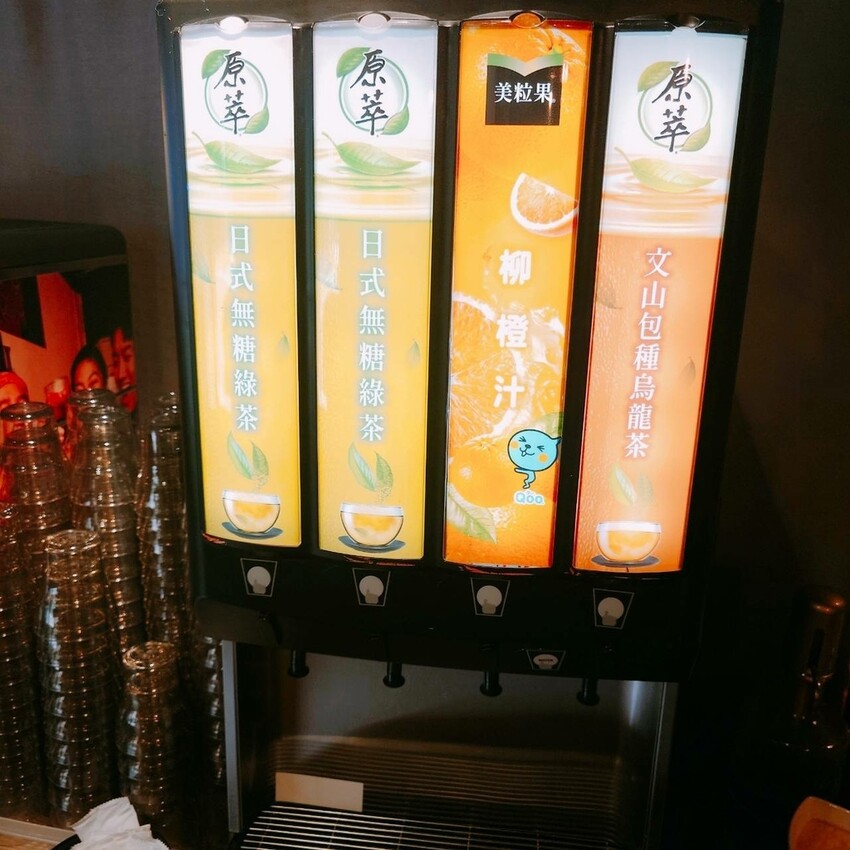 新北市中和區吃火鍋還能看水母！海牧水產鍋物四號公園店探險。