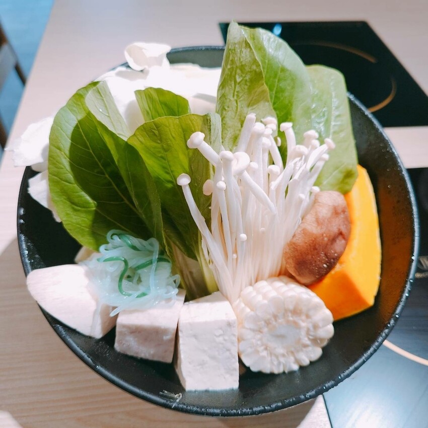 新北市中和區吃火鍋還能看水母！海牧水產鍋物四號公園店探險。