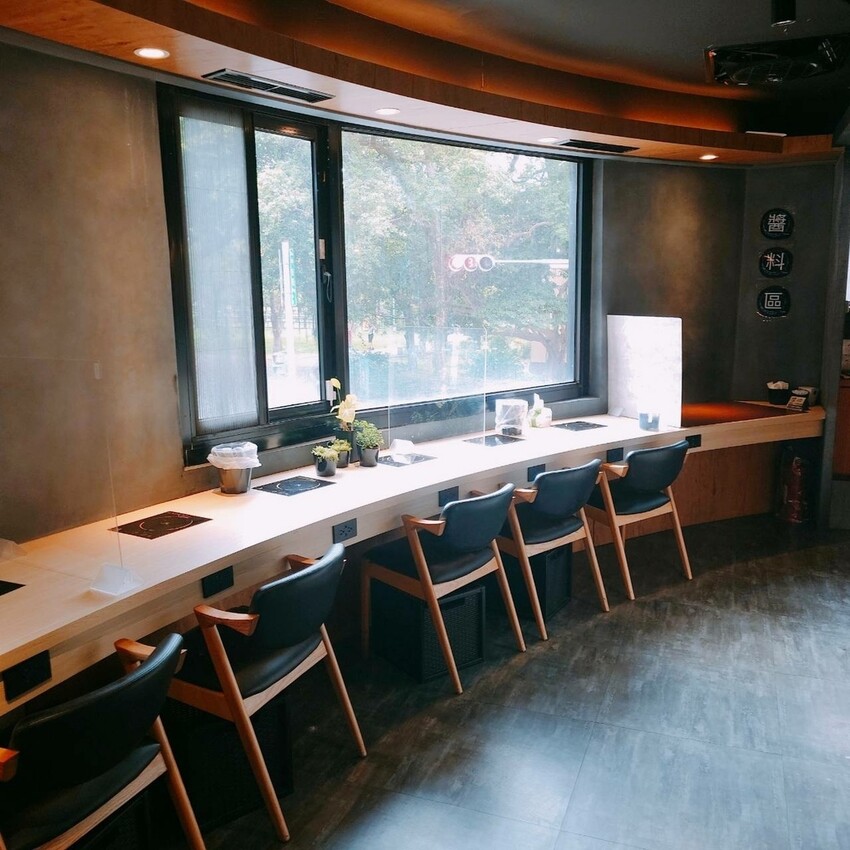 新北市中和區吃火鍋還能看水母！海牧水產鍋物四號公園店探險。