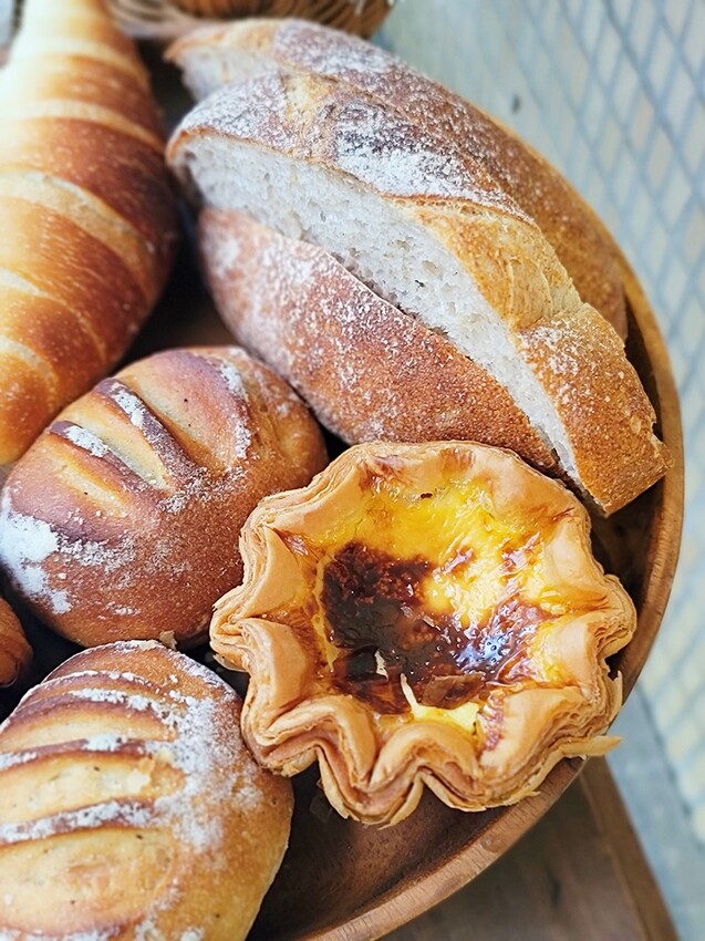 台中市南區新開幕!隱藏在民宅社區內的麵包店,一週只營業四天,鹽之花奶油捲、剝皮辣椒捲、經典可頌都不容錯過!!