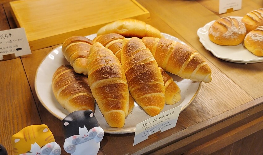 台中市南區新開幕!隱藏在民宅社區內的麵包店,一週只營業四天,鹽之花奶油捲、剝皮辣椒捲、經典可頌都不容錯過!!