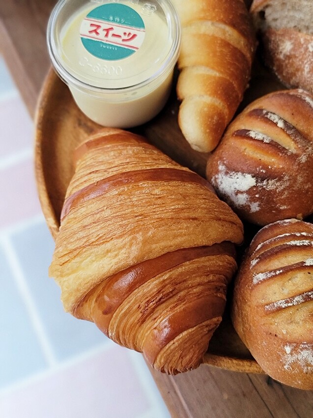 台中市南區新開幕!隱藏在民宅社區內的麵包店,一週只營業四天,鹽之花奶油捲、剝皮辣椒捲、經典可頌都不容錯過!!