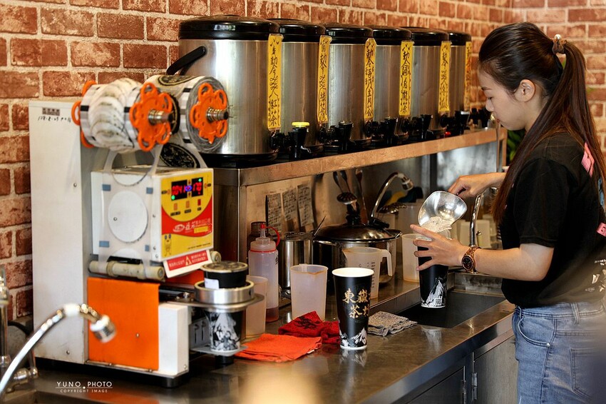 台南市永康區遵循古法用甕熬煮！古代地獄風格飲品 激推當天現煮菊花茶 清涼又退火｜東嶽云茶坊(台南永康飲品推薦)