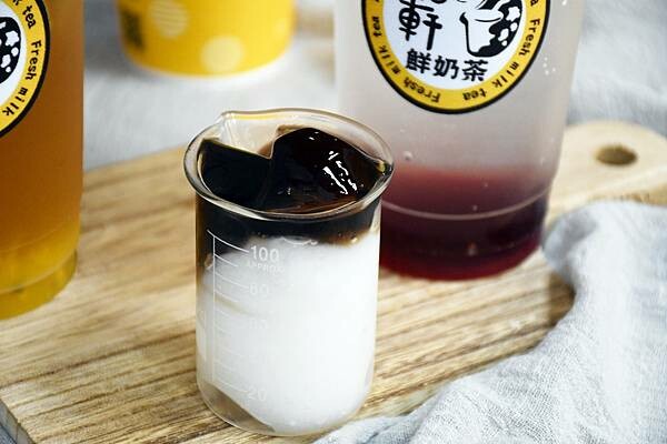 高雄市鳳山區高雄鮮奶茶全新品牌【和軒鮮奶茶】你喝過了嗎?從原料到包裝都非常用心好喝,是紅茶冰加盟的首選!高雄紅茶