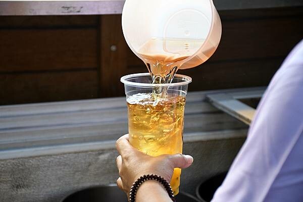 高雄市鳳山區高雄鮮奶茶全新品牌【和軒鮮奶茶】你喝過了嗎?從原料到包裝都非常用心好喝,是紅茶冰加盟的首選!高雄紅茶