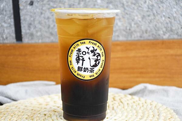 高雄市鳳山區高雄鮮奶茶全新品牌【和軒鮮奶茶】你喝過了嗎?從原料到包裝都非常用心好喝,是紅茶冰加盟的首選!高雄紅茶