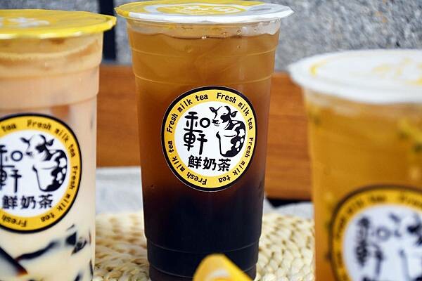 高雄市鳳山區高雄鮮奶茶全新品牌【和軒鮮奶茶】你喝過了嗎?從原料到包裝都非常用心好喝,是紅茶冰加盟的首選!高雄紅茶