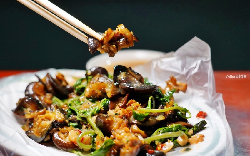 不來這裡就太可惜了！這家夜市內的老店，專賣那口感絕妙的生炒螺肉，每一口都是滿滿的鑊氣，味道超級夠味，絕對是夜市裡的必吃美食！