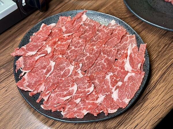 台北市大安區[大安區美食] Bulimia 路易奇手切溫體牛火鍋 蔬菜湯底自然鮮甜！#大安區國父紀念館美食 @蛋寶趴趴go