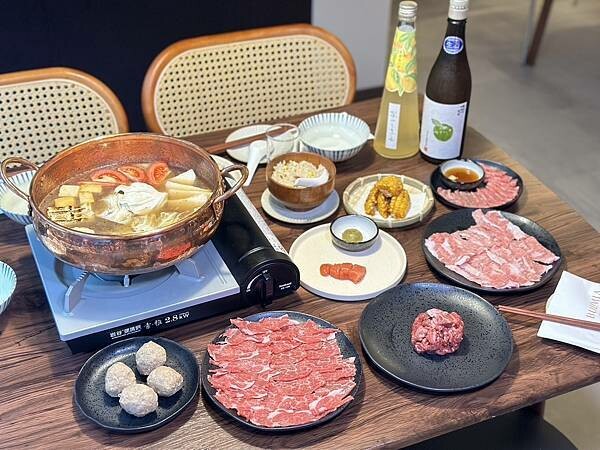 台北市大安區[大安區美食] Bulimia 路易奇手切溫體牛火鍋 蔬菜湯底自然鮮甜！#大安區國父紀念館美食 @蛋寶趴趴go