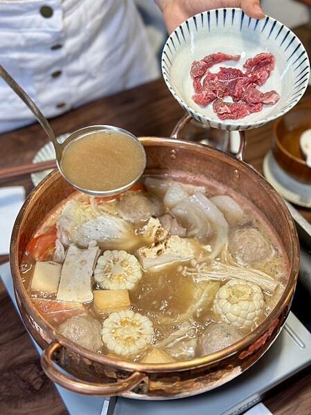 台北市大安區[大安區美食] Bulimia 路易奇手切溫體牛火鍋 蔬菜湯底自然鮮甜！#大安區國父紀念館美食 @蛋寶趴趴go