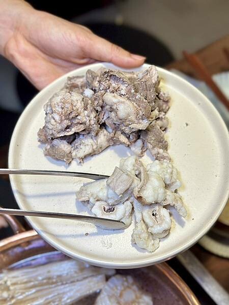 台北市大安區[大安區美食] Bulimia 路易奇手切溫體牛火鍋 蔬菜湯底自然鮮甜！#大安區國父紀念館美食 @蛋寶趴趴go
