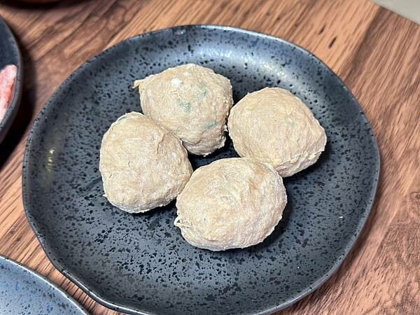 台北市大安區[大安區美食] Bulimia 路易奇手切溫體牛火鍋 蔬菜湯底自然鮮甜！#大安區國父紀念館美食 @蛋寶趴趴go