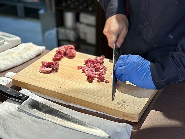 台北市大安區[大安區美食] Bulimia 路易奇手切溫體牛火鍋 蔬菜湯底自然鮮甜！#大安區國父紀念館美食 @蛋寶趴趴go